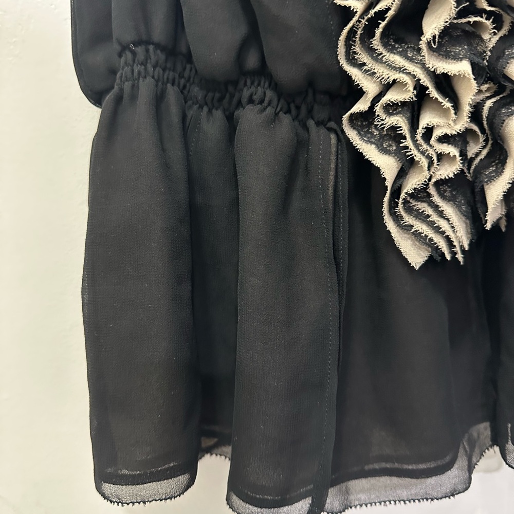 NWT! Neiman Marcus Robert Rodriguez Black and Cream Ruffled Top Sz L - Picture 3 of 5